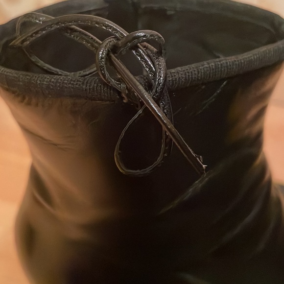 Gorgeous Chanel booties size 9 - Picture 6 of 7